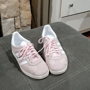 Women's size 6 Adidas Gazelles